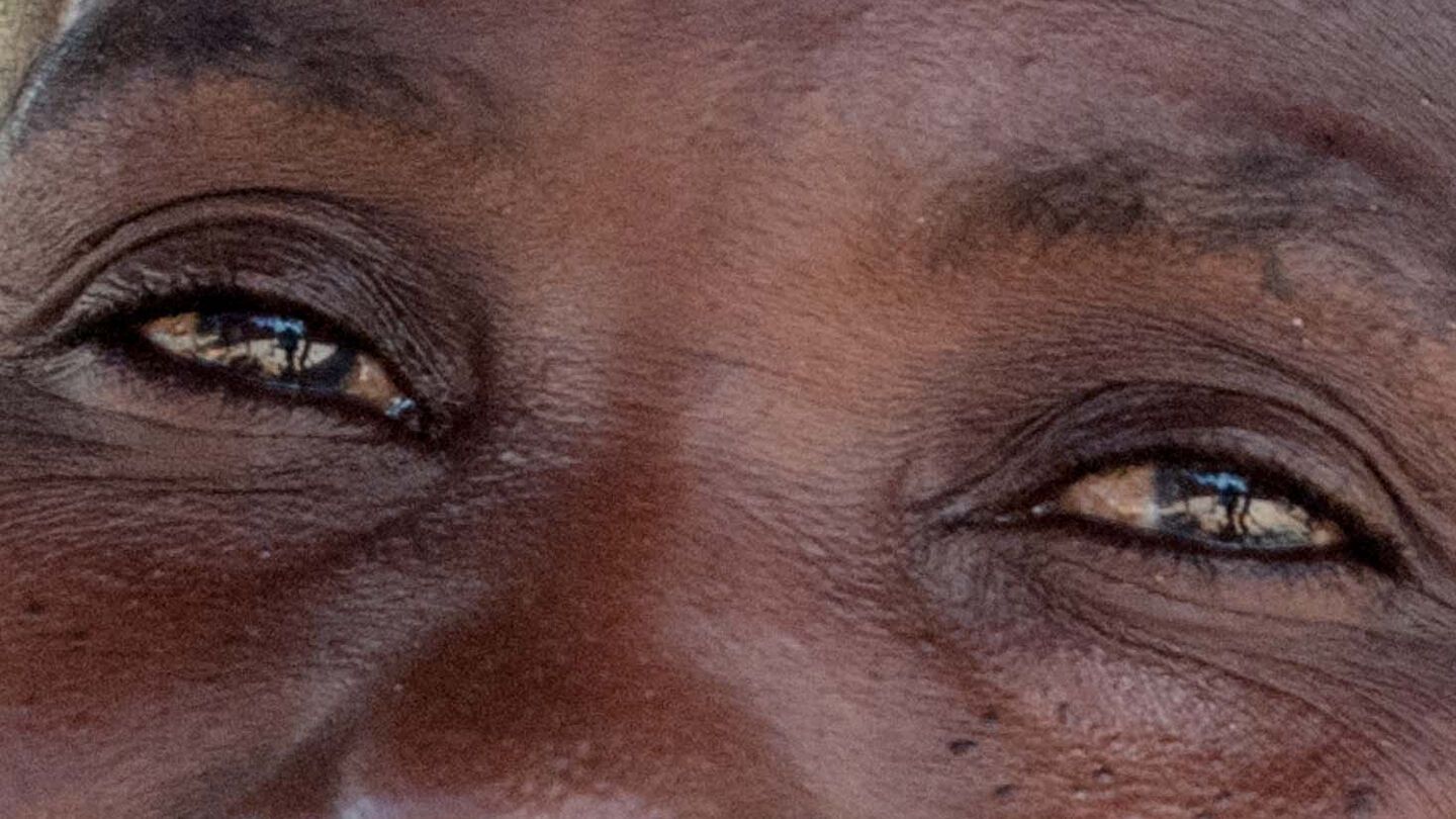 Migrations of the gaze